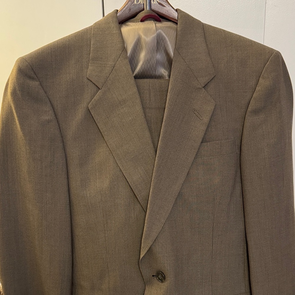 Elegant Men's Brown Suit - Picture 2 of 12